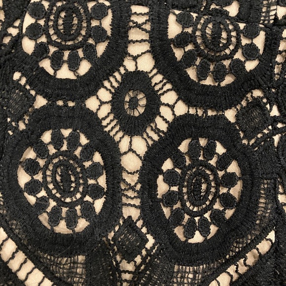 Love triangle lace dress with sleeves 🌹 - Picture 5 of 7